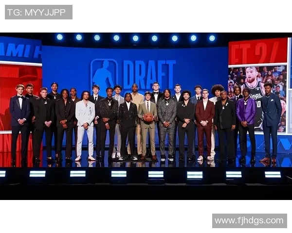 火箭新秀从“水货探花”逆袭，场均16分3篮板2助攻展现库里影子，火箭宝藏球员未来可期