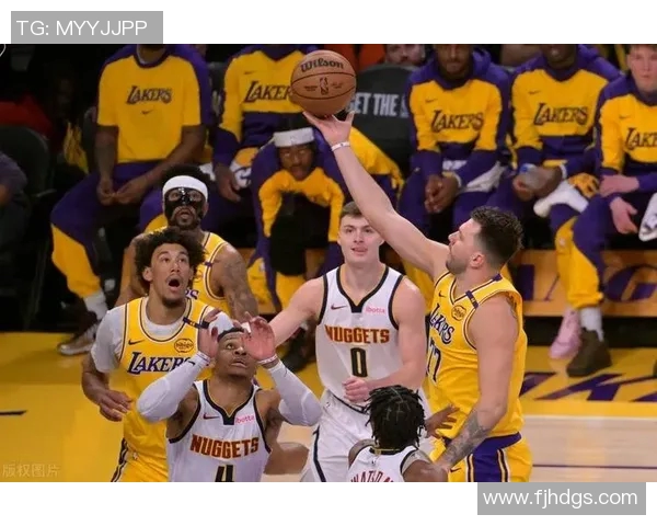 2003年掘金与湖人激战回顾：经典对决与篮球传奇的交汇瞬间